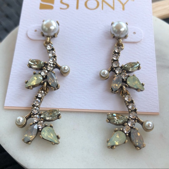 Gorgeous Rhinestone Cascading Earrings - Picture 4 of 17